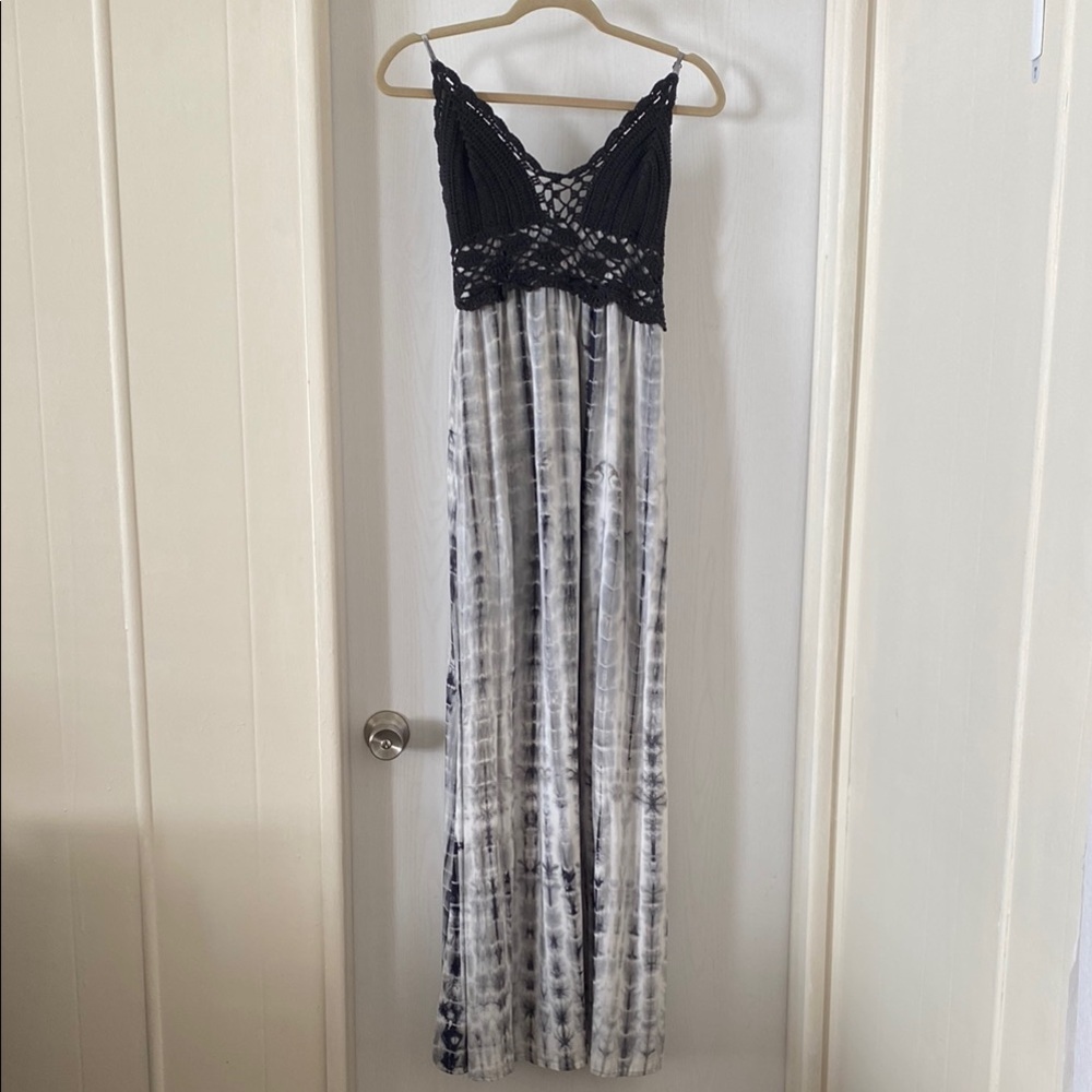🌺3/$18 Sale Black and White Tie-Dye Maxi Dress